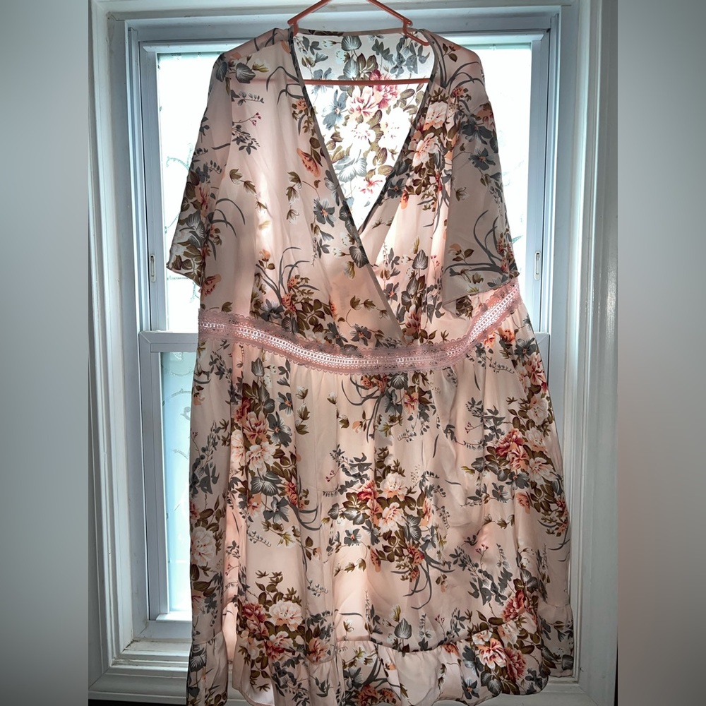Women’s plus size floral dress